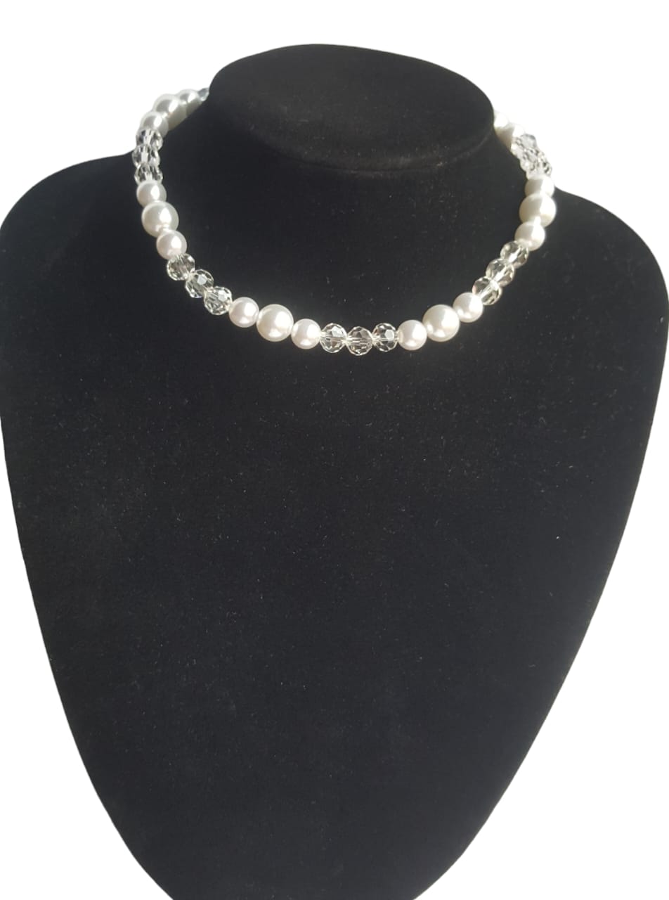 Choker necklace with Swarovski pearls and Swarovski FP